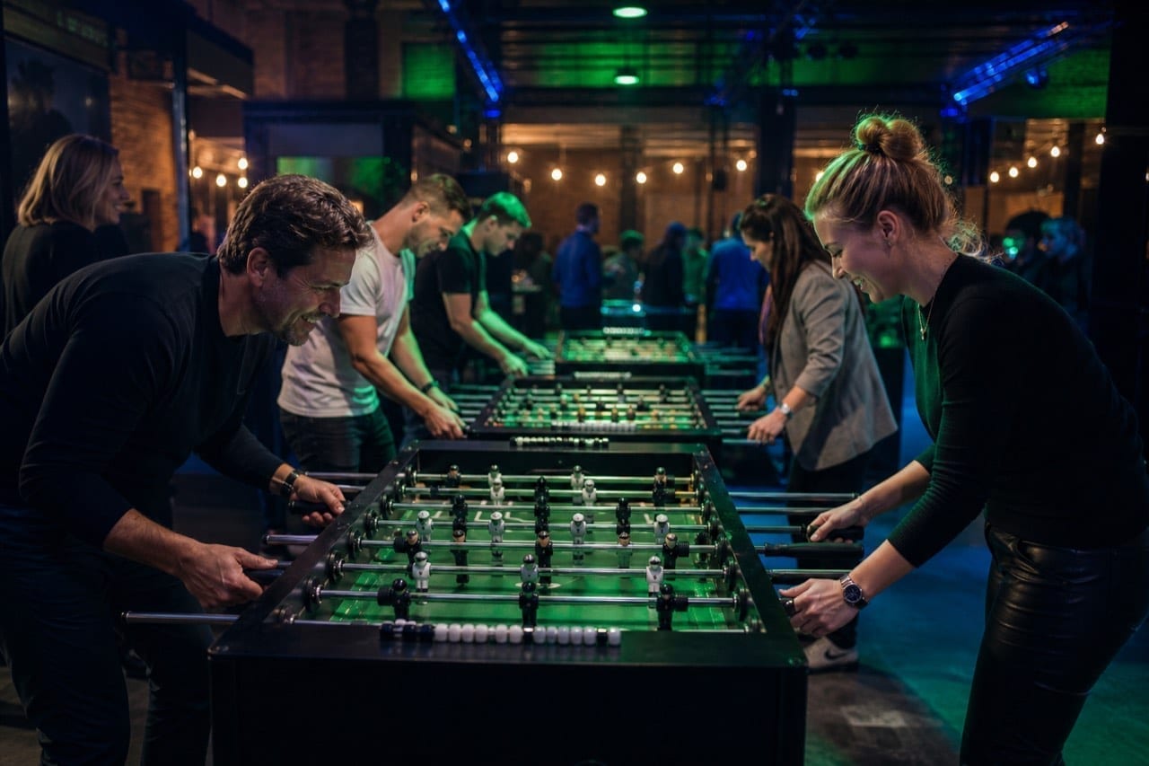 Kickertisch auf einem Event mit Gästen Kickertisch auf einem Event mit Gästen