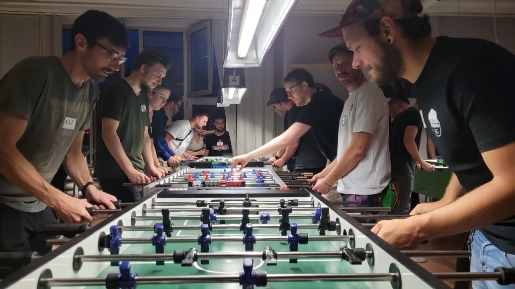Networking und gute Stimmung – Teambuilding mit Kicker
